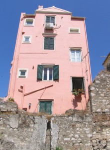 A building in the old ghetto. Photo by Esther Hecht.