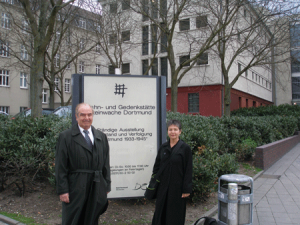 Elizabeth Rosner (right) with her father on a visit to Dortmund.