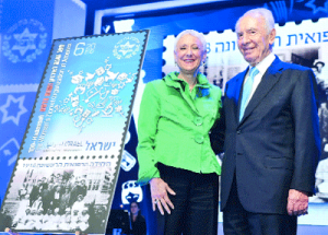 Hadassah National President Marcie Natan and Shimon Peres, president of Israel, stand next to the Hadassah commemorative stamp from Israel’s Postal Authority. All photography by Avi Hayun