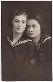 Marta Swiderska (left) and her Jewish best friend, Olga Pressler. Collection of the Auschwitz Jewish Center.