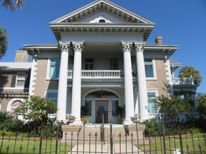The former home of onetime Galveston mayor Isaac Herbert Kempner. Photo by Esther Hecht.