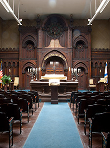 Ahavas Sholom and its majestic 19th-century Ark. Photo by Eliyahu Lotzar.