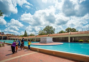 The MLK burial site. Courtesy of Atlanta Convention & Visitors Bureau.