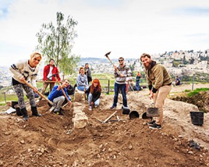 Young Masa volunteers at a summer dig. Mruwka photography/mruwka.com.