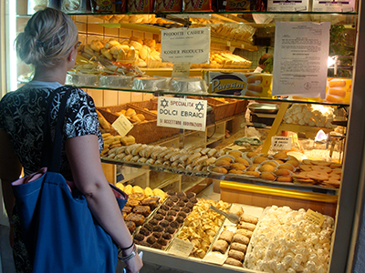 A kosher bakery in the ghetto popular with Jewish tourists. Photo by Ofir Barnea.