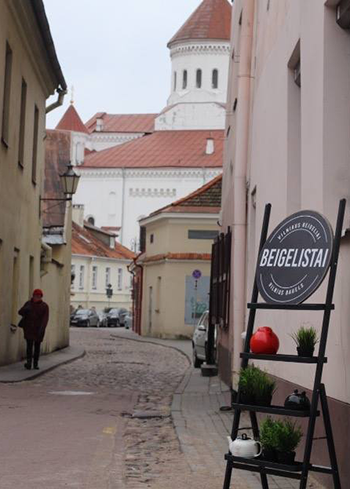 Cobblestoned alley ways in the heart of Vilnius. Photo courtesy of Beigelistai.