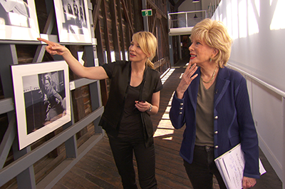 Stahl (right) on assignment, interviewing Oscar-winner Cate Blanchett.