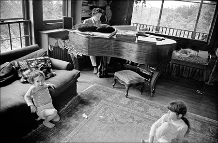 Bob Dylan with his children Jesse and Maria Dylan, Byrdcliffe home, Woodstock, NY, 1968. Photo By ©Elliott Landy, LandyVision Inc.